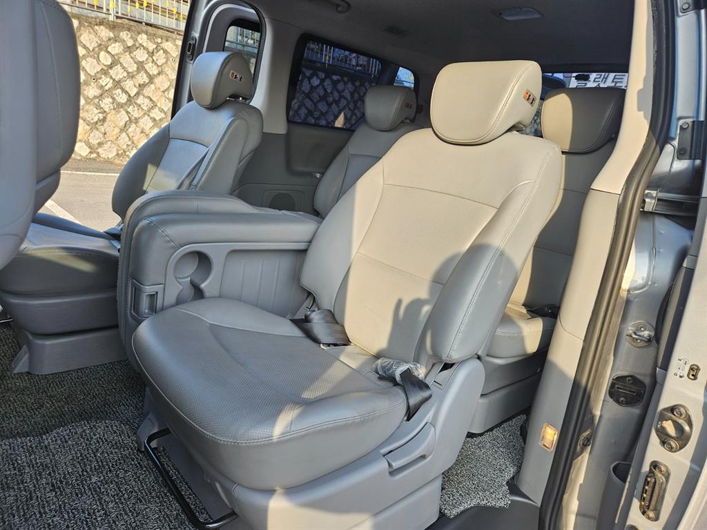 HYUNDAI Starex - Vista 11