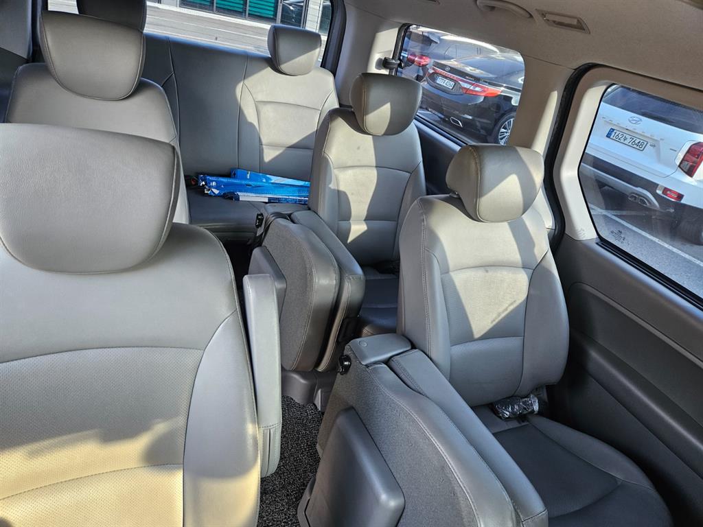 HYUNDAI Starex - Vista 12