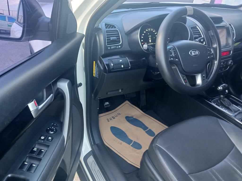 KIA Sorento - Vista 8