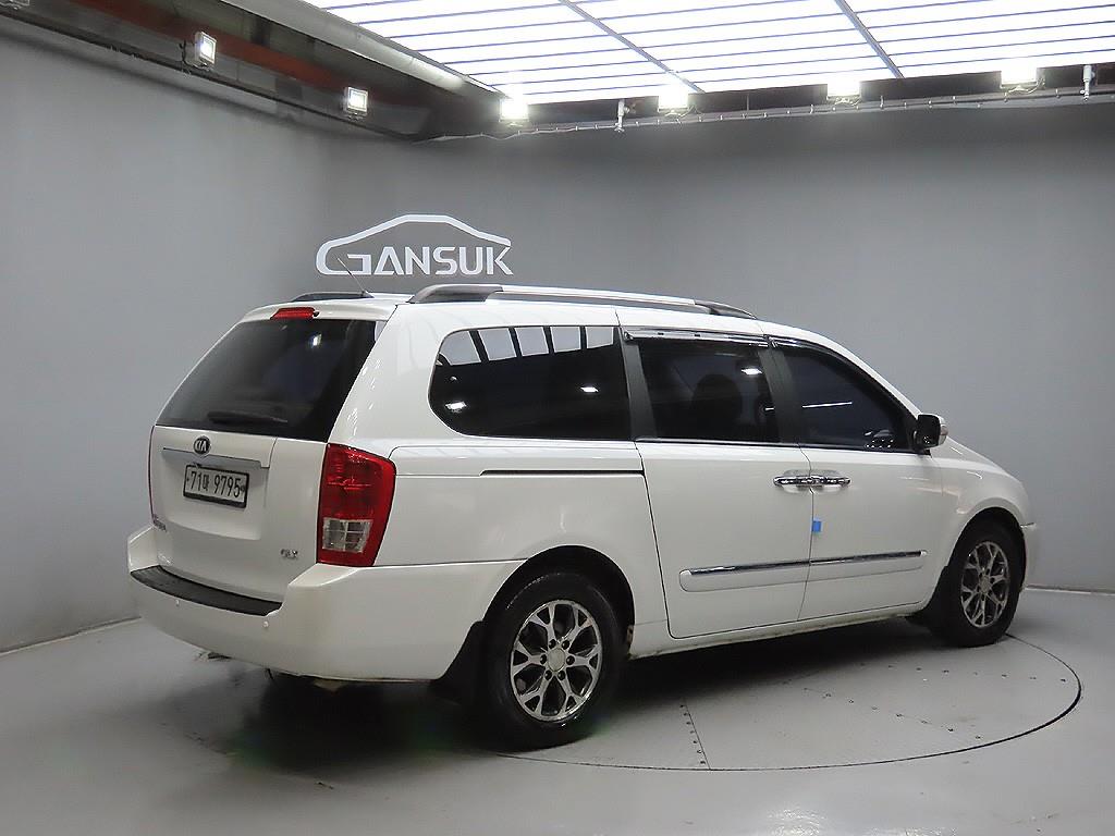 KIA Carnival - Vista 7