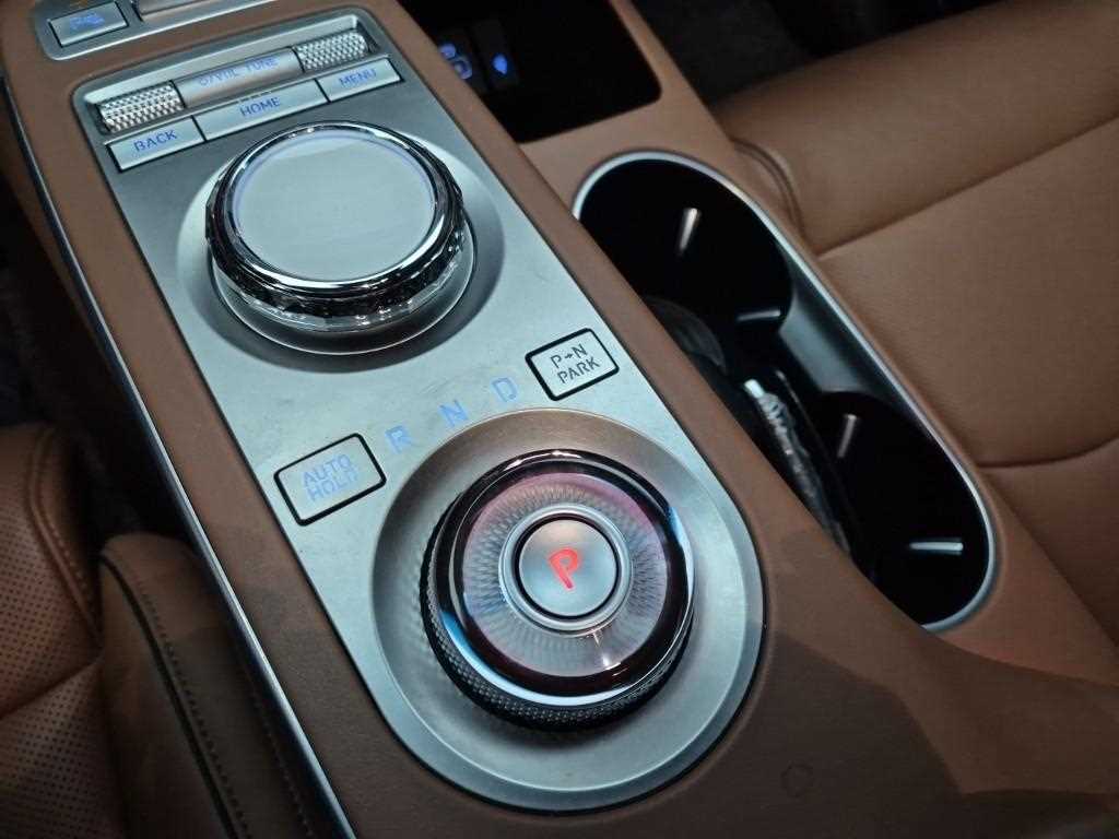 Genesis GV70 - Vista 8