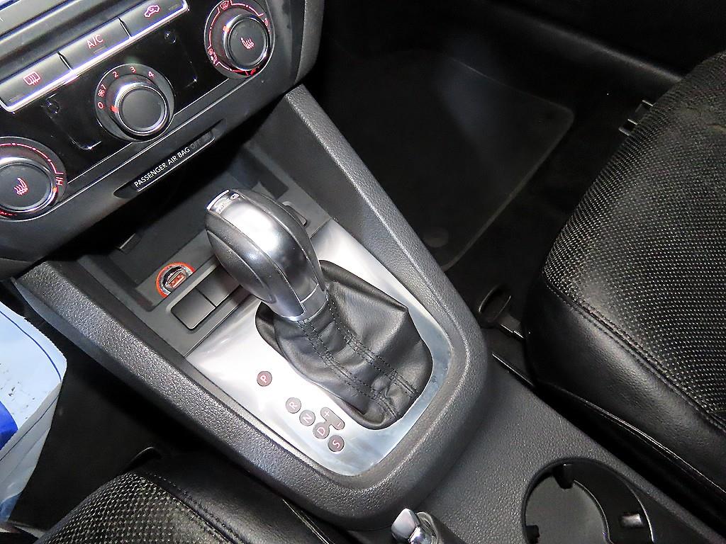 Volkswagen Jetta - Vista 12