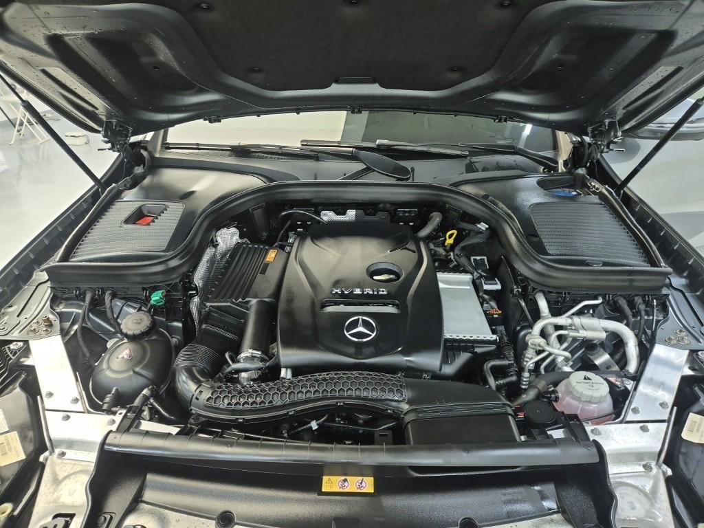 Mercedes Benz GLC Class - Vista 5