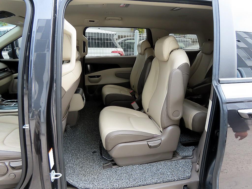 KIA Carnival - Vista 6