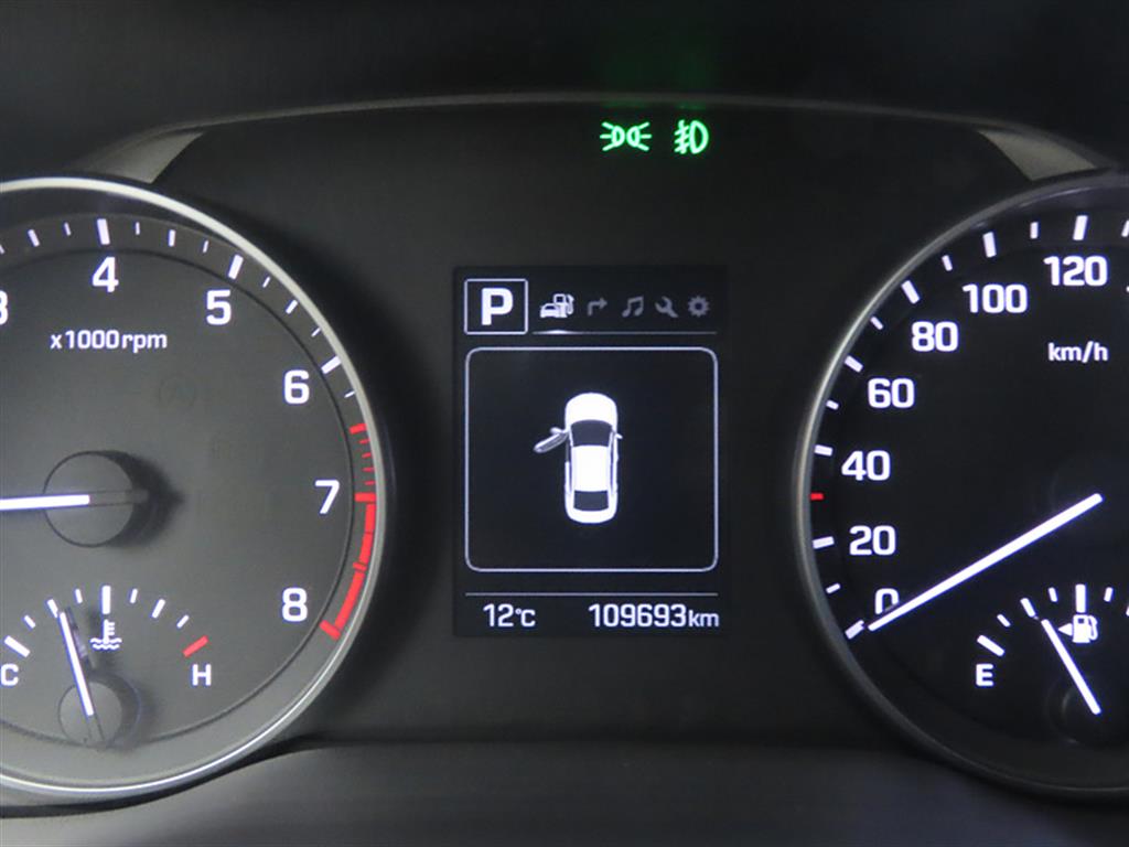 HYUNDAI Avante - Vista 9