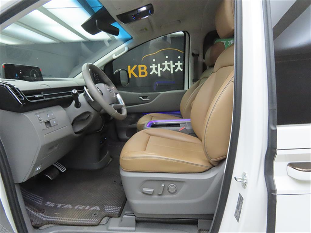 HYUNDAI Staria - Vista 5