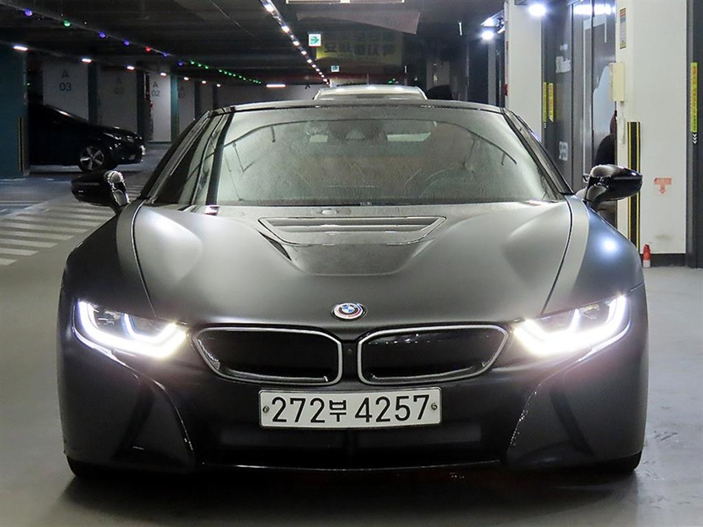 BMW i8 - Vista 7
