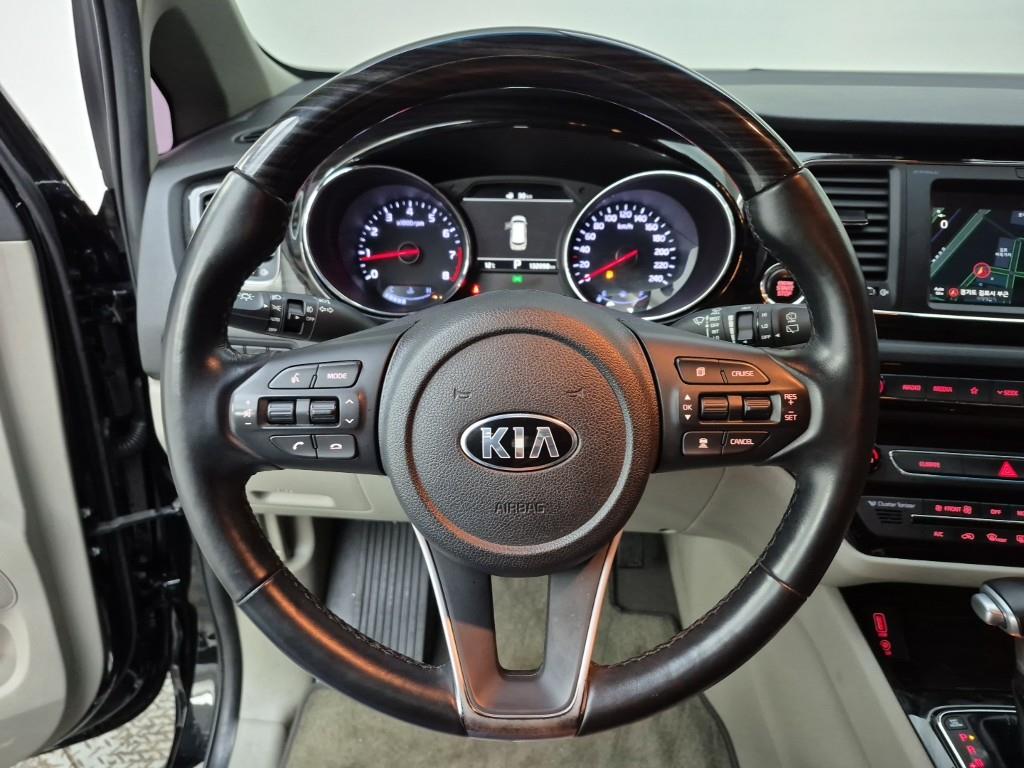 KIA Carnival - Vista 9