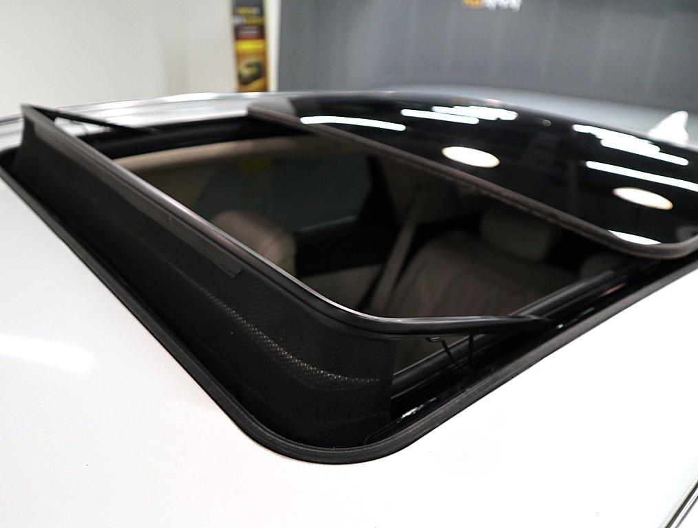 Genesis GV70 - Vista 8