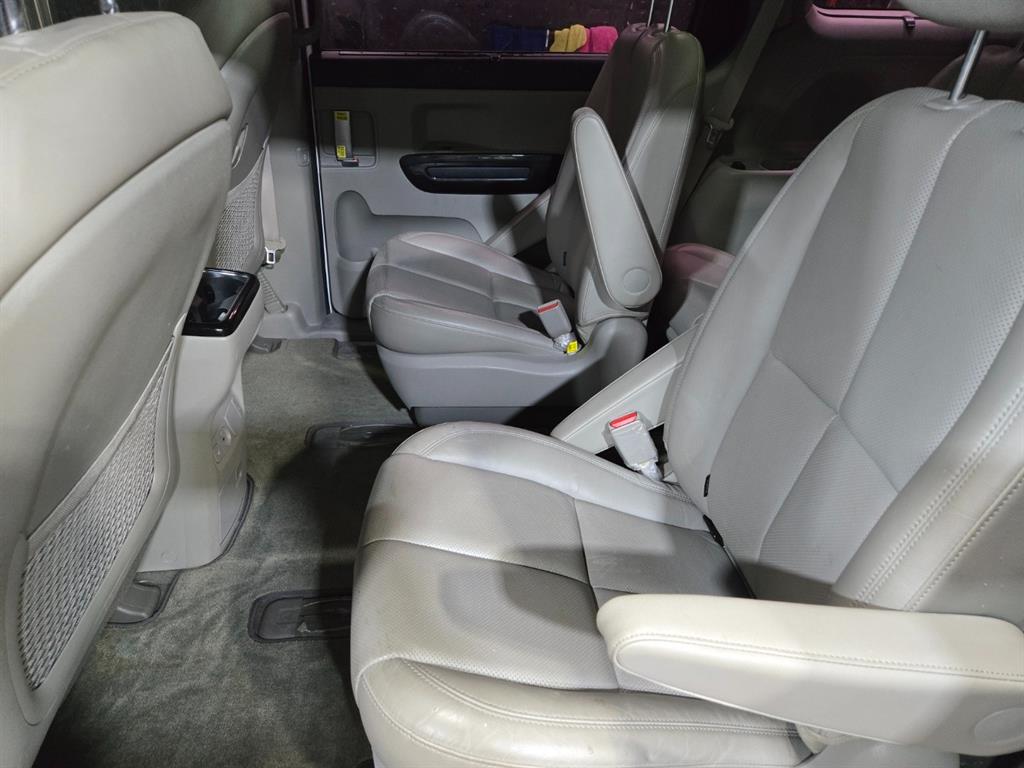 KIA Carnival - Vista 7