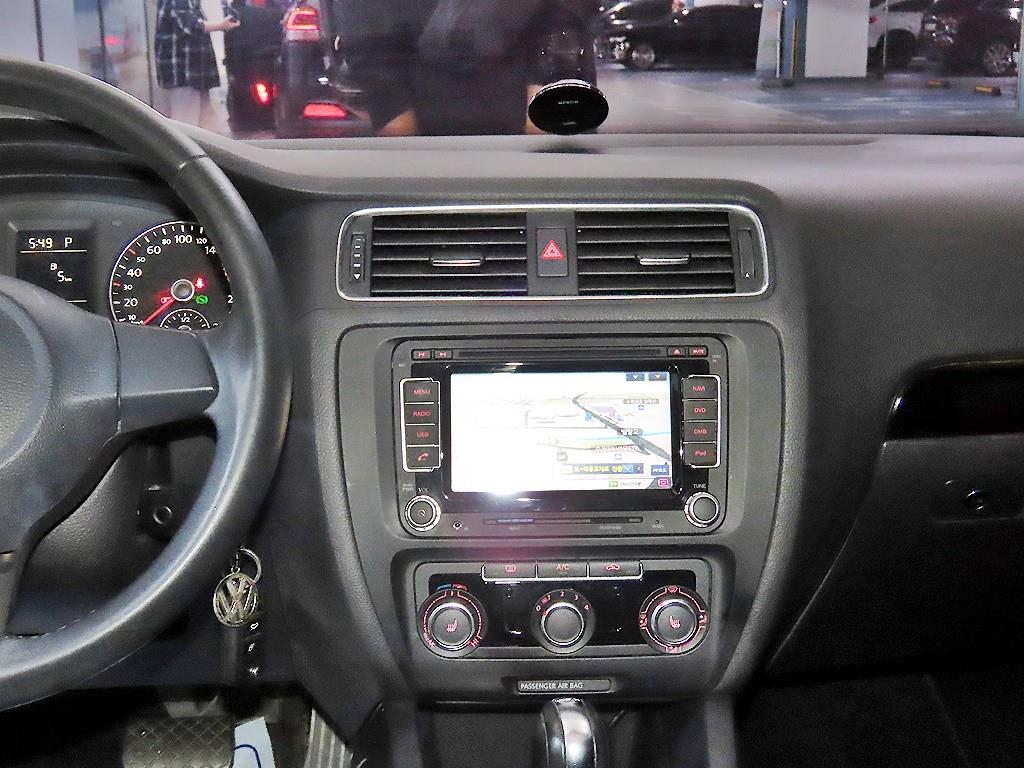 Volkswagen Jetta - Vista 11