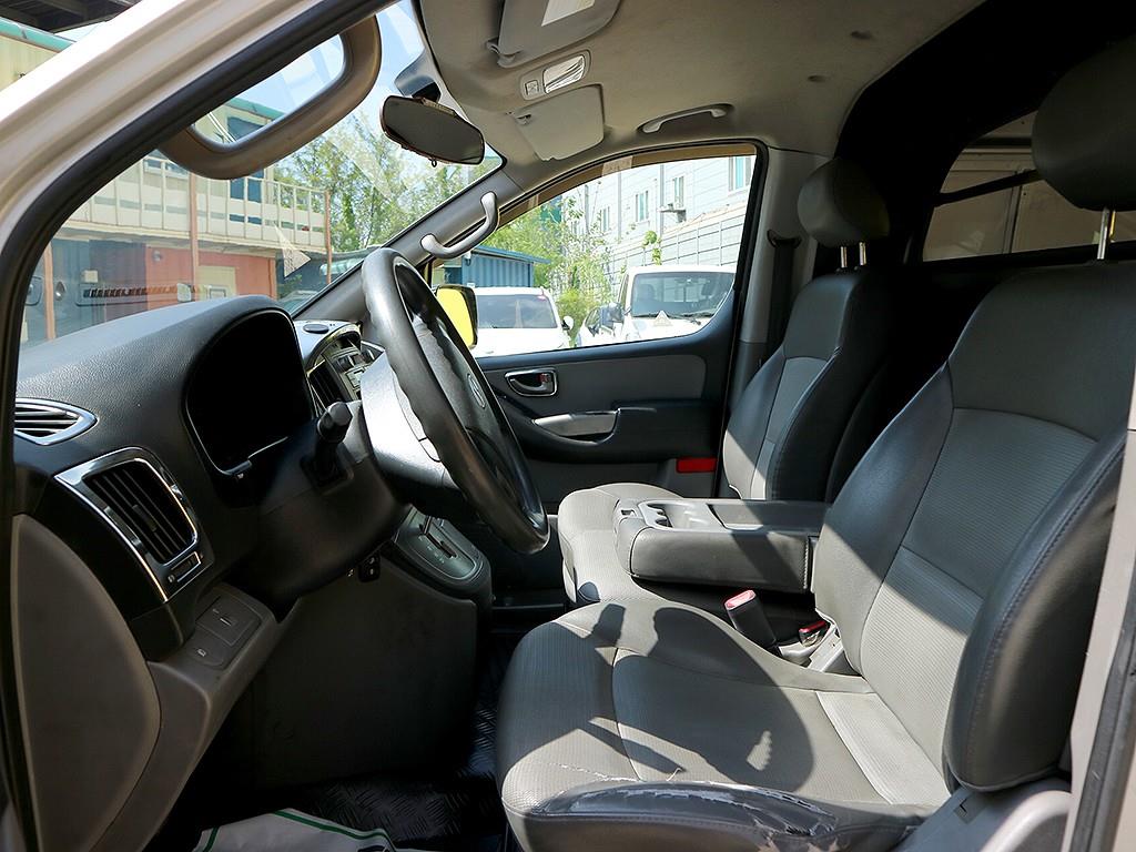 HYUNDAI Starex - Vista 7