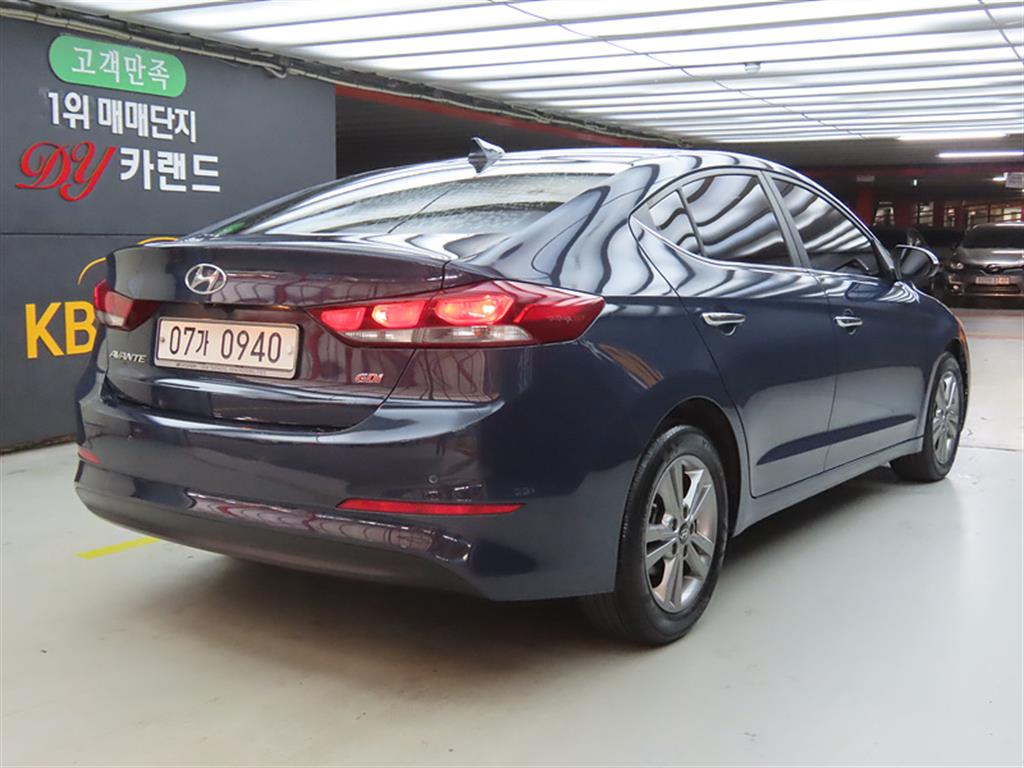 HYUNDAI Avante - Vista 4