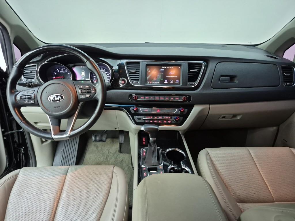 KIA Carnival - Vista 5