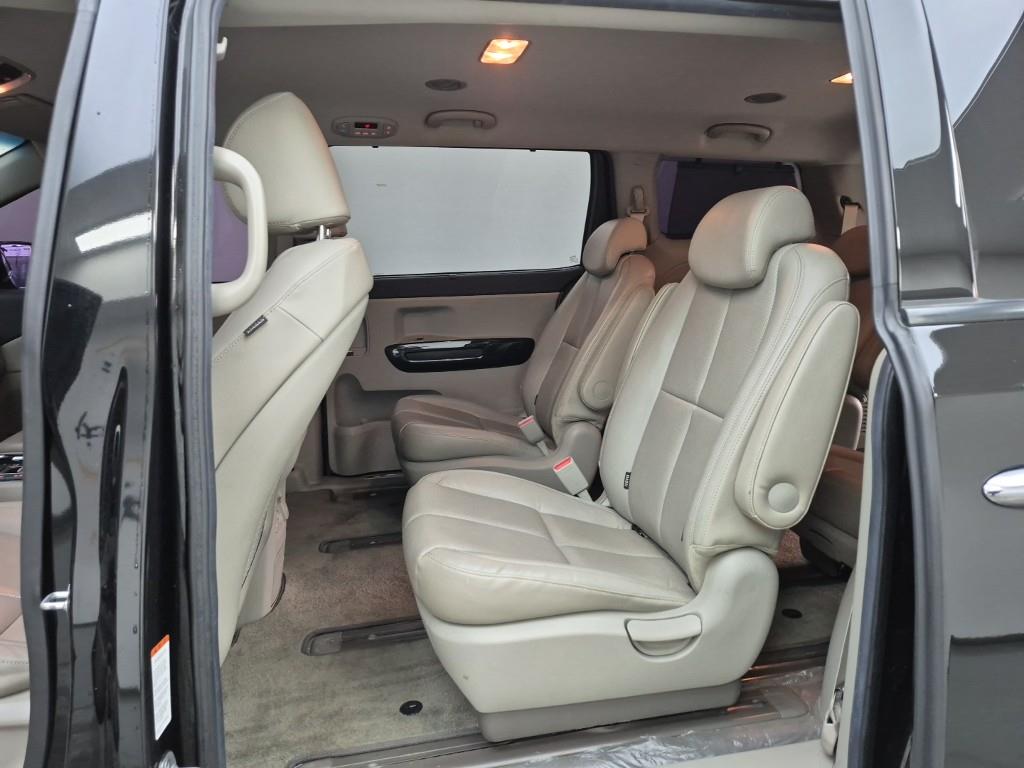 KIA Carnival - Vista 12