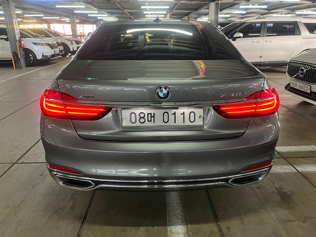 BMW 7 Series - Vista 5