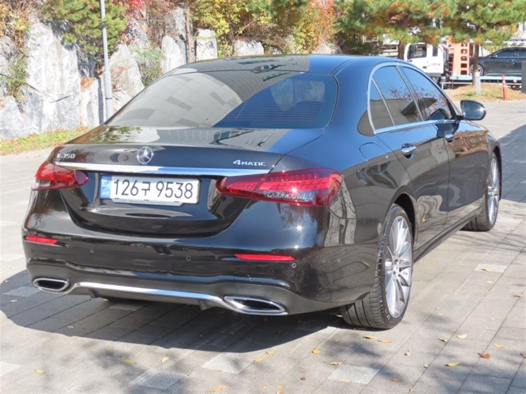 Mercedes Benz E class - Vista 5