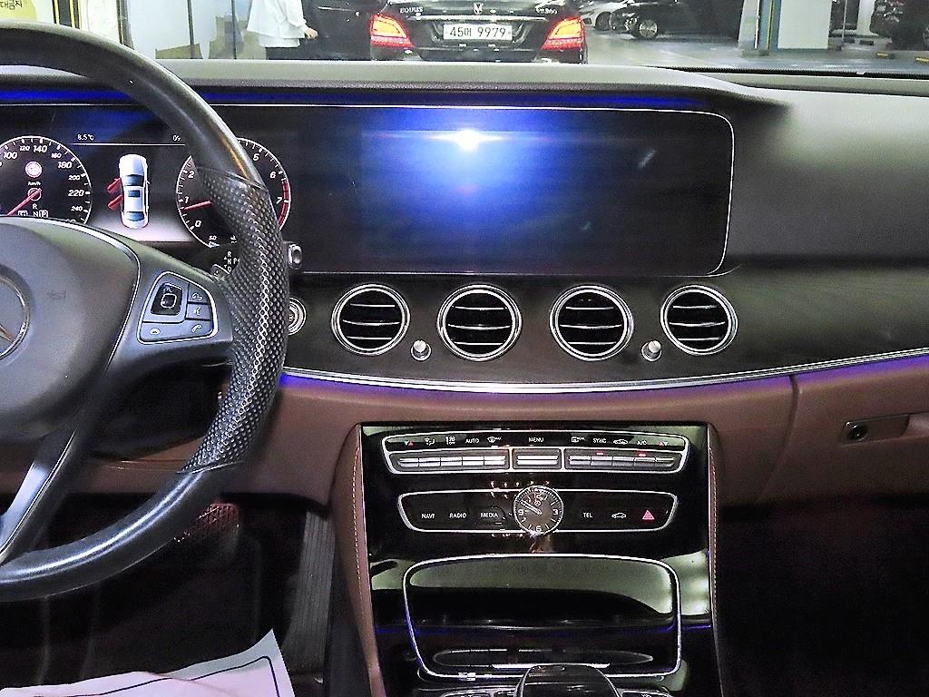 Mercedes Benz E class - Vista 11