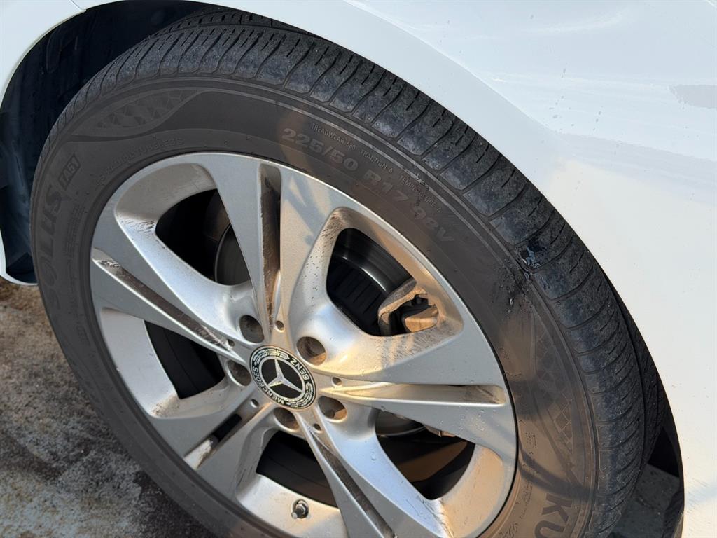 Mercedes Benz C Class - Vista 4