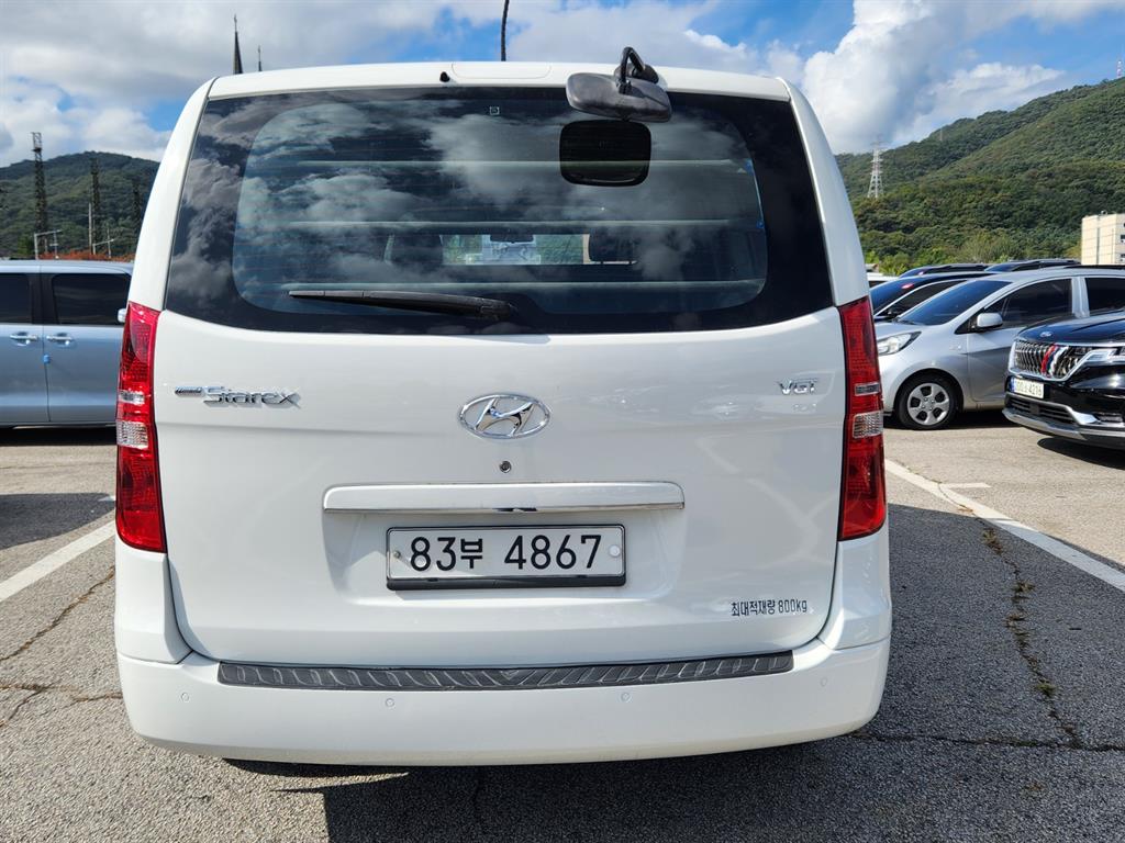 HYUNDAI Starex - Vista 5