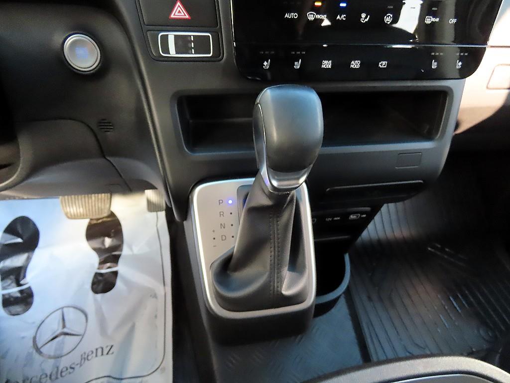 HYUNDAI Staria - Vista 11