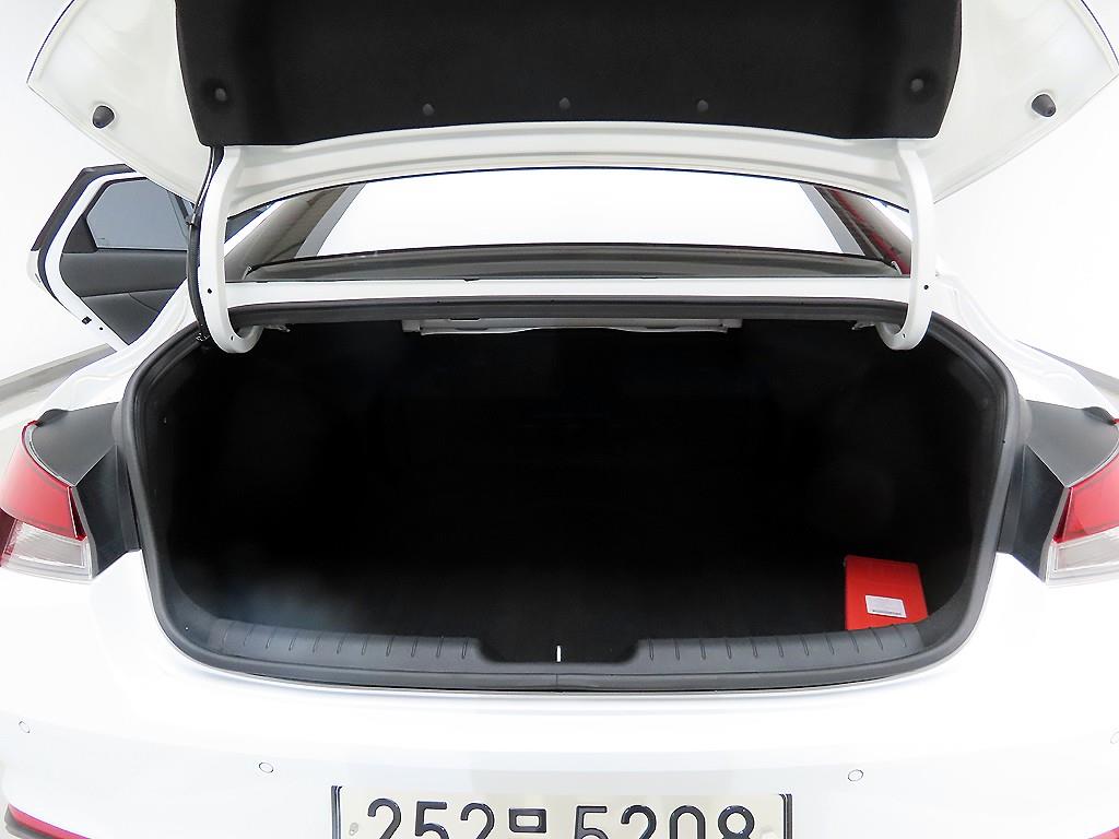 HYUNDAI Avante - Vista 5