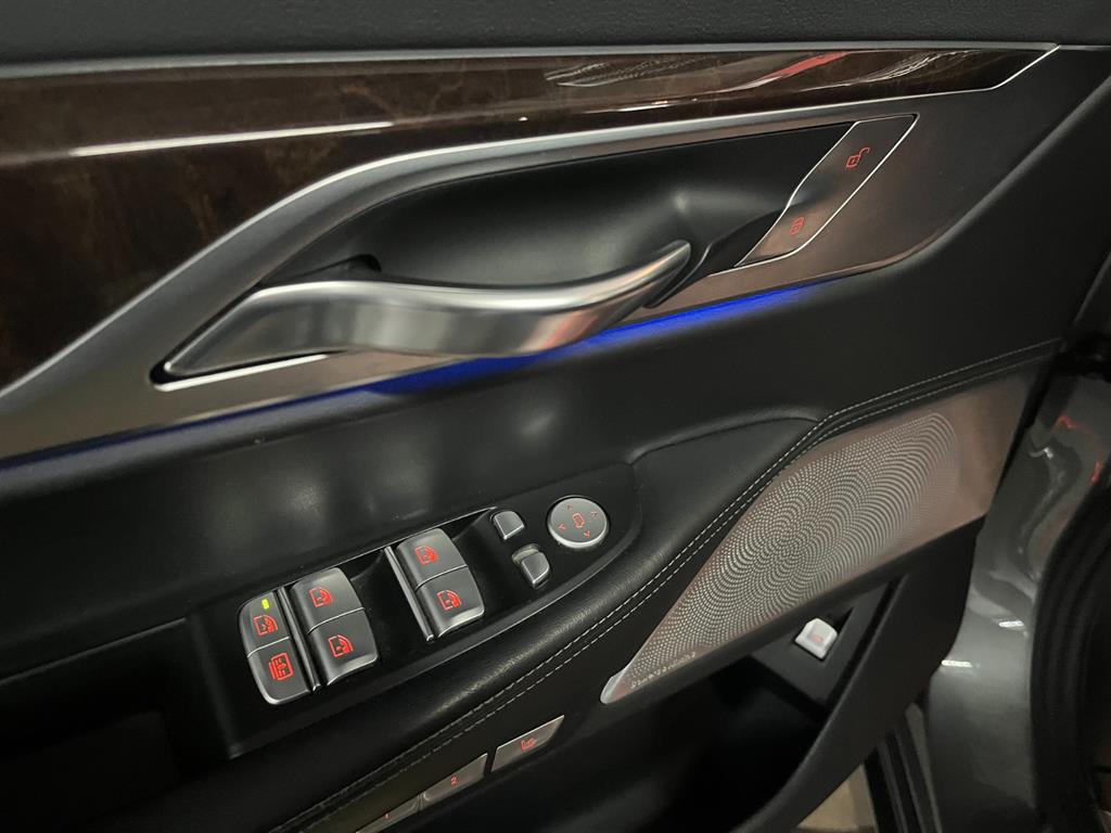 BMW 7 Series - Vista 11