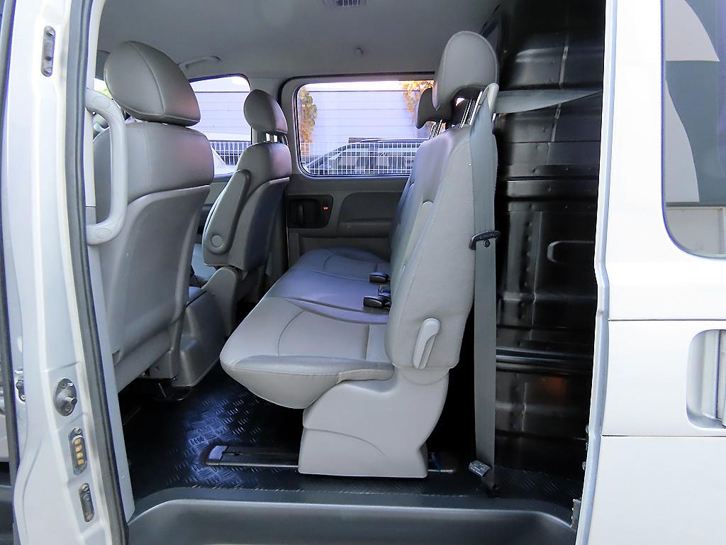 HYUNDAI Starex - Vista 6