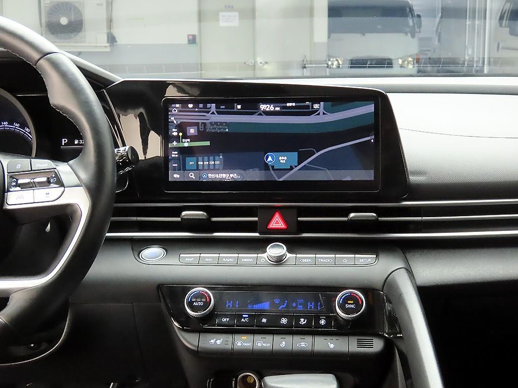 HYUNDAI Avante - Vista 9