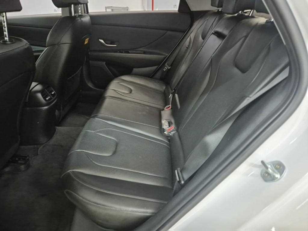 HYUNDAI Avante - Vista 12