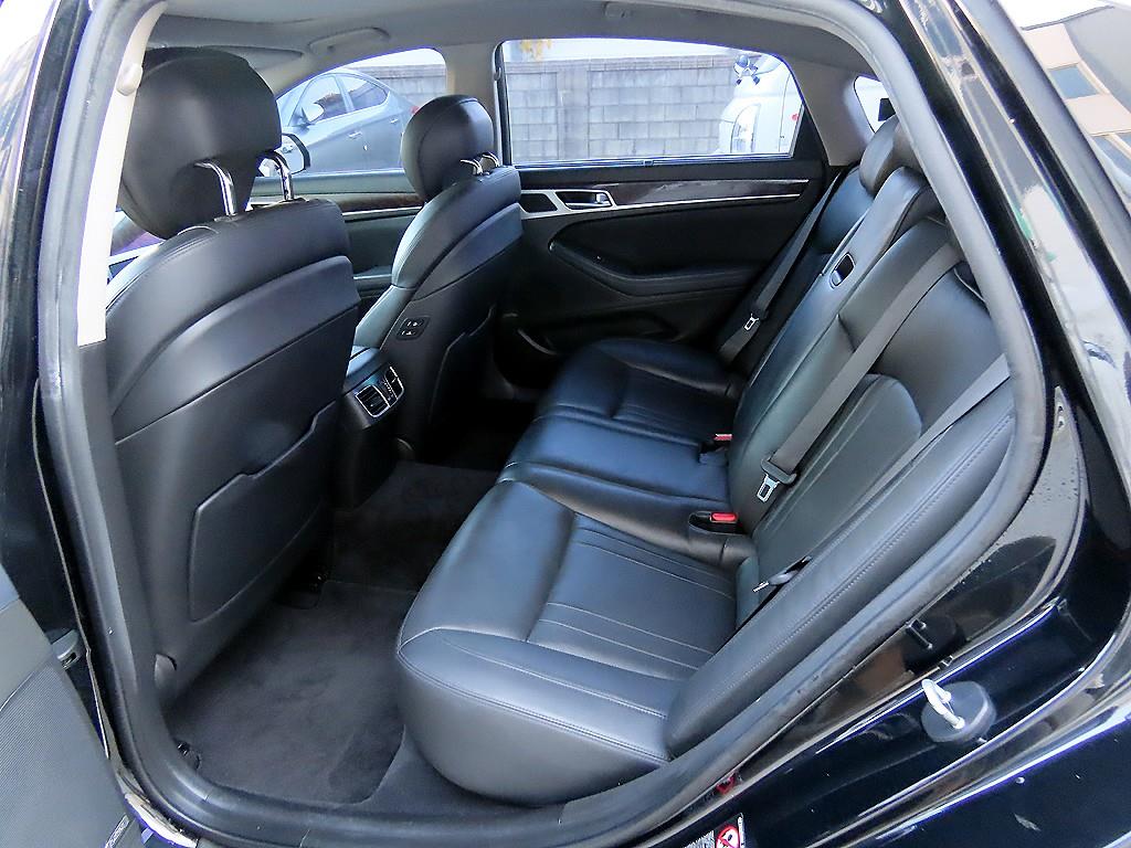 HYUNDAI Genesis - Vista 6