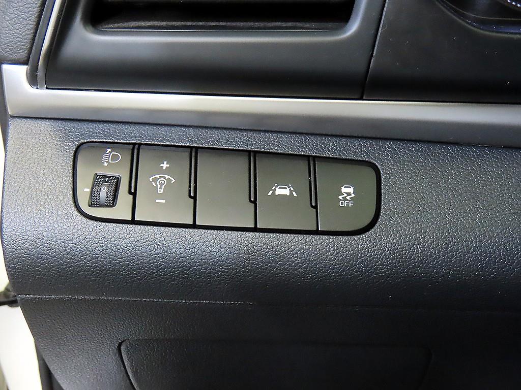 HYUNDAI Avante 2019 Blanco - Importación desde Corea - HF Imports Iquique - Foto 14