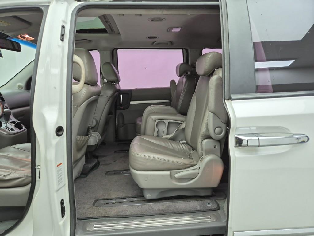 KIA Carnival - Vista 12