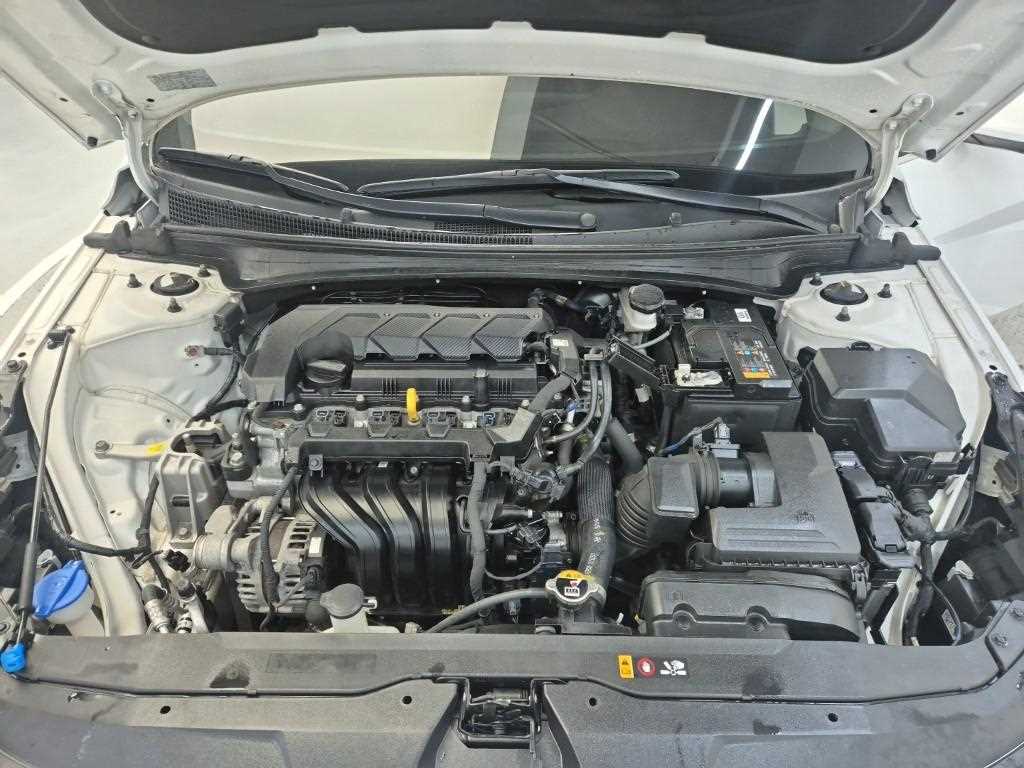 HYUNDAI Avante - Vista 5