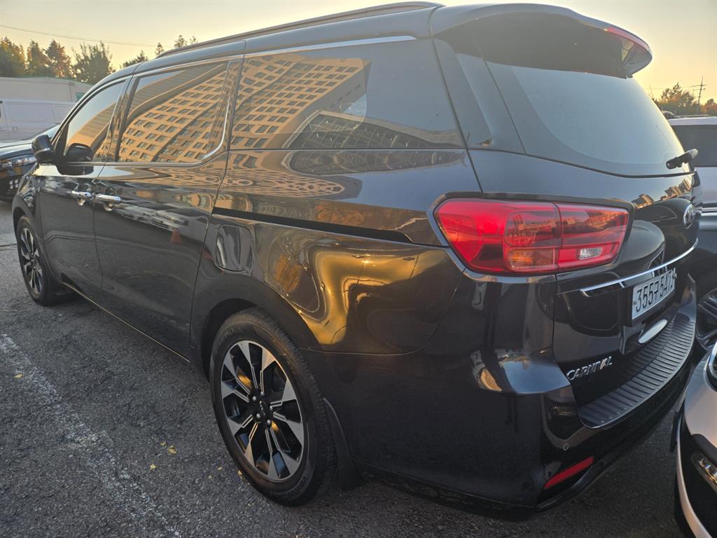 KIA Carnival - Vista 4