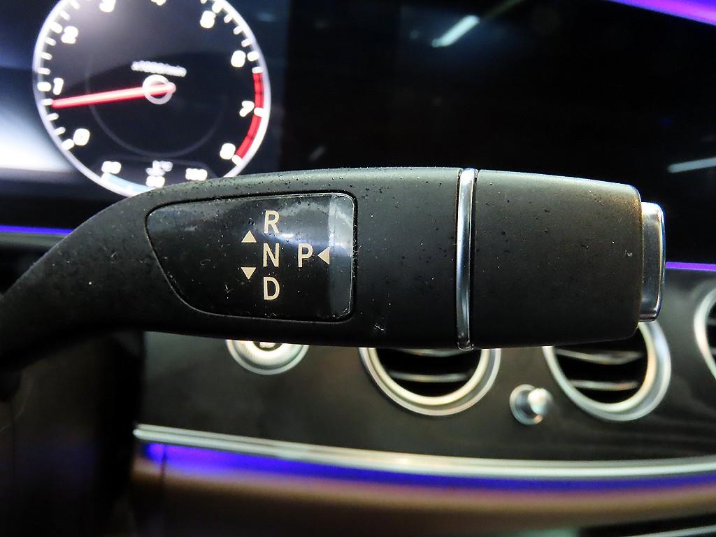 Mercedes Benz E class - Vista 12