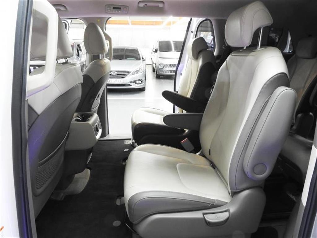 KIA Carnival - Vista 9