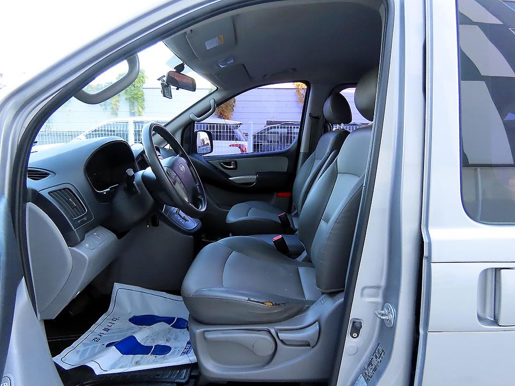 HYUNDAI Starex - Vista 5