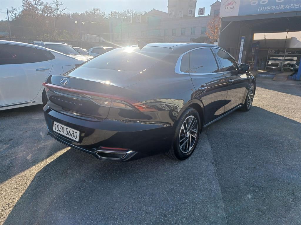 HYUNDAI Grandeur - Vista 5