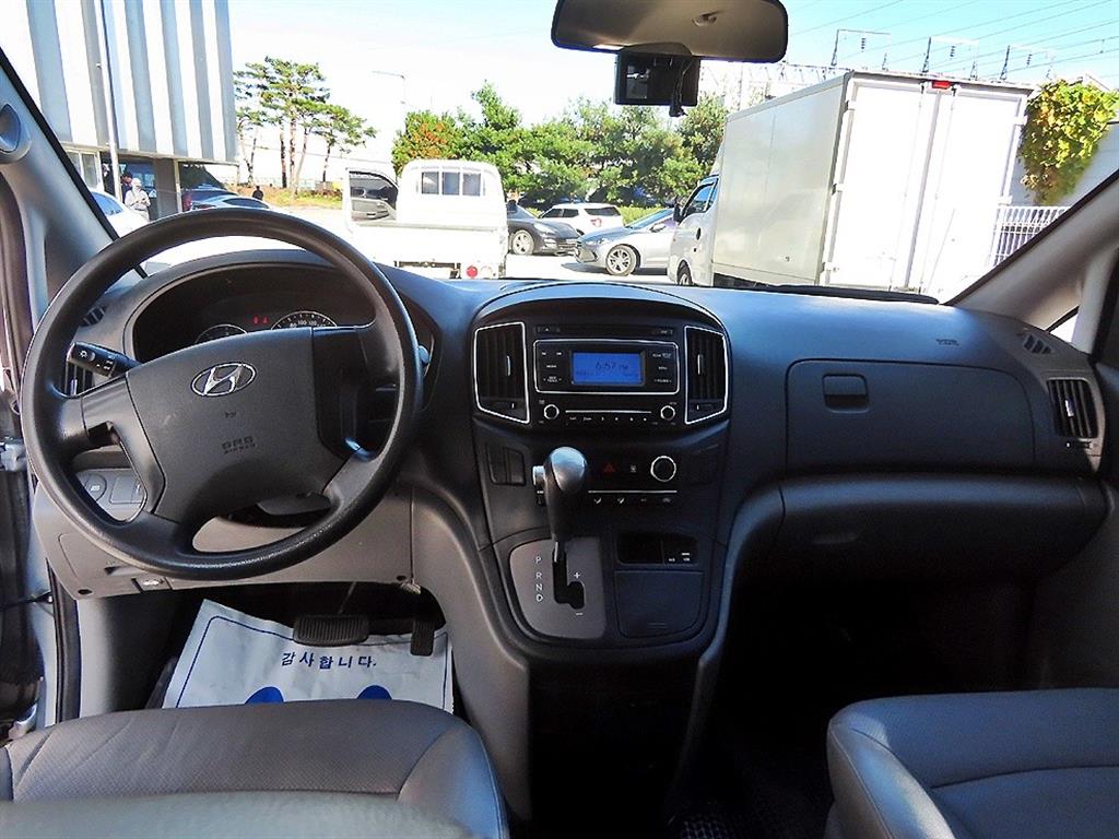 HYUNDAI Starex - Vista 7