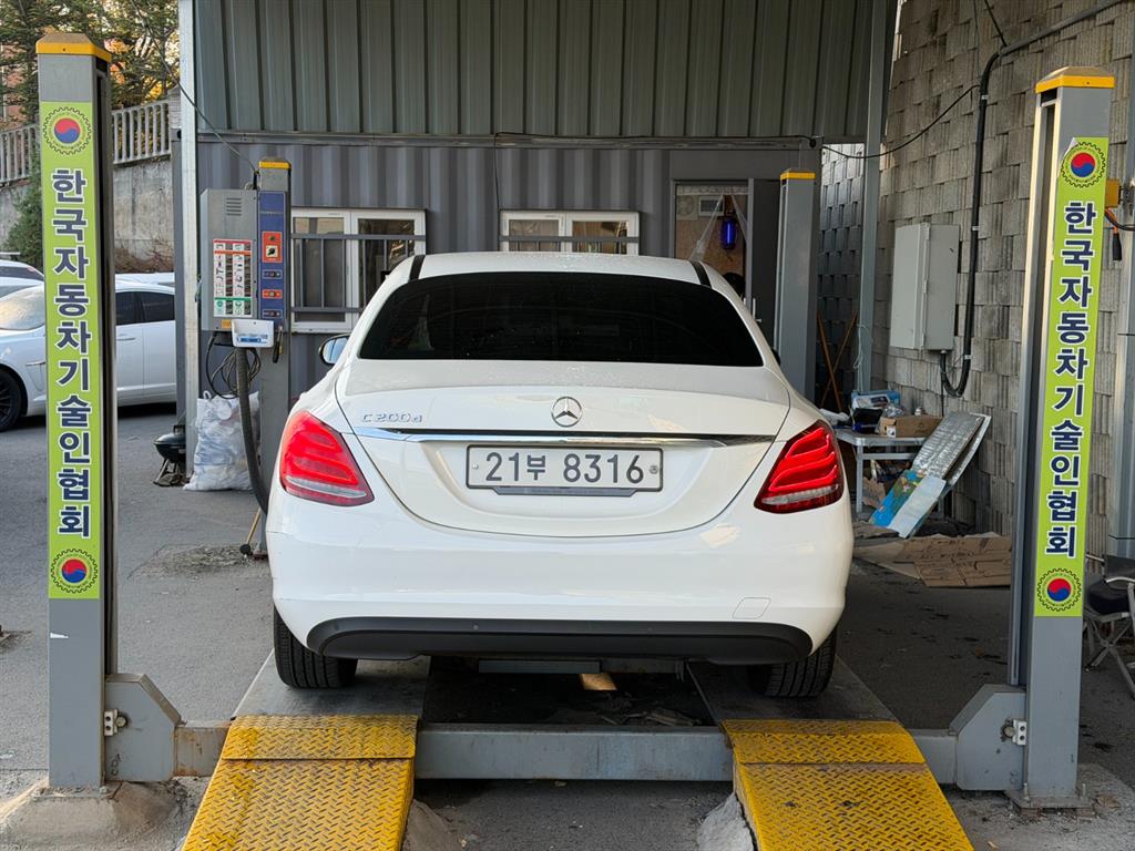 Mercedes Benz C Class - Vista 2