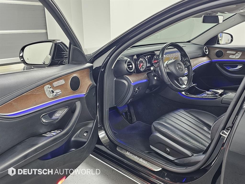 Mercedes Benz E class - Vista 11