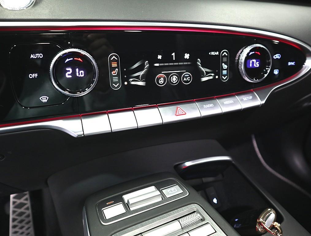 Genesis GV70 - Vista 12