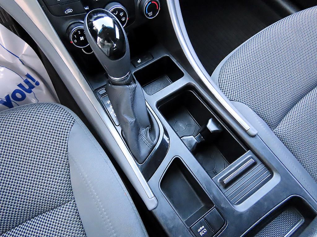 HYUNDAI Sonata - Vista 10