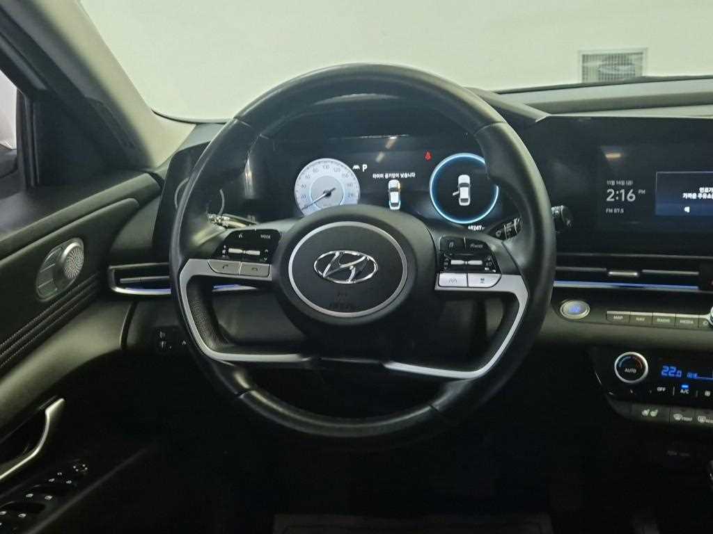 HYUNDAI Avante - Vista 9