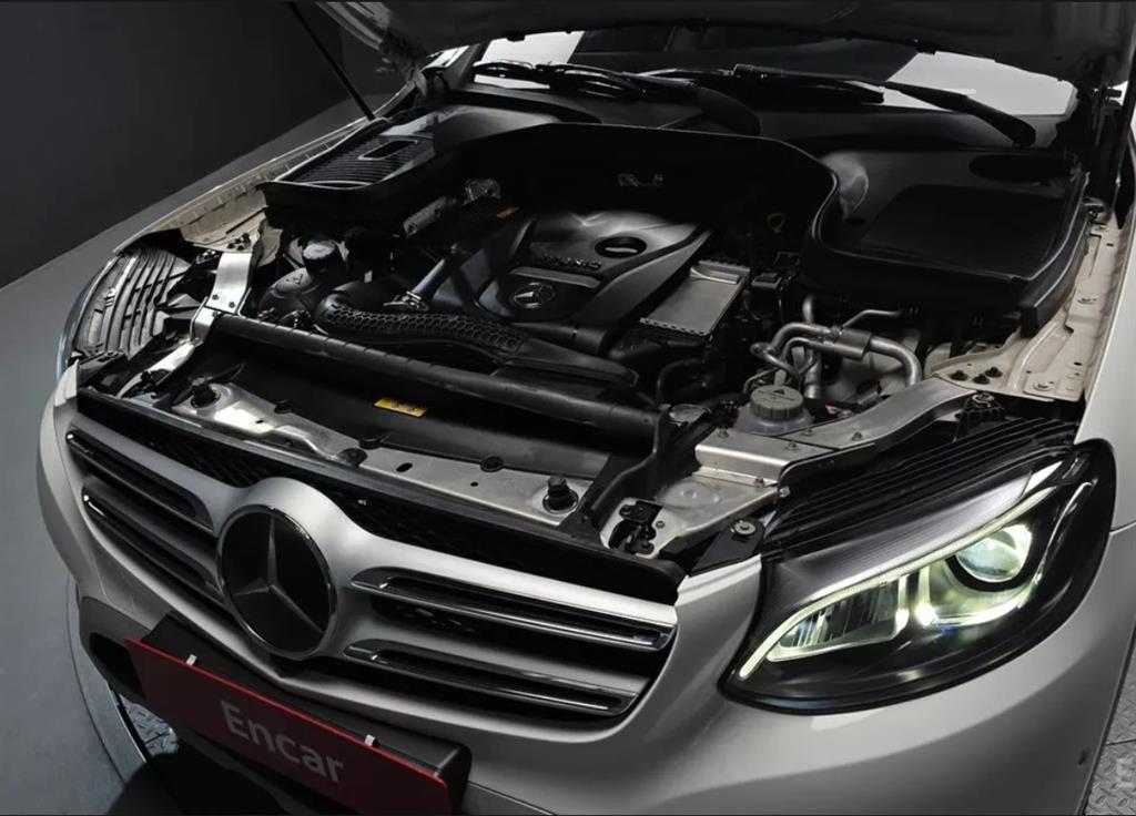 Mercedes Benz GLC Class - Vista 6