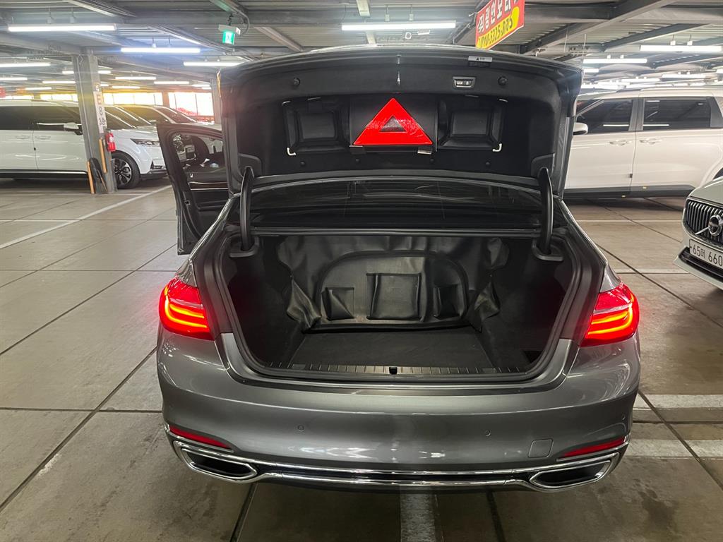 BMW 7 Series - Vista 10