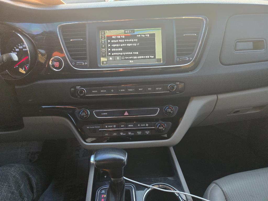 KIA Carnival - Vista 12