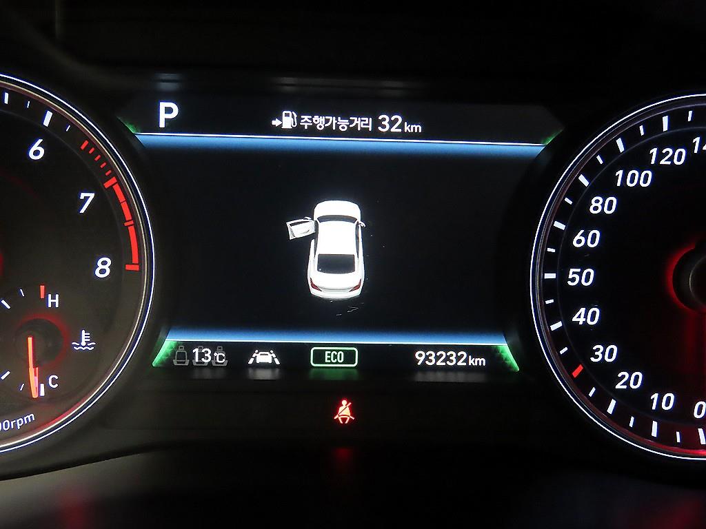 Genesis G70 - Vista 8