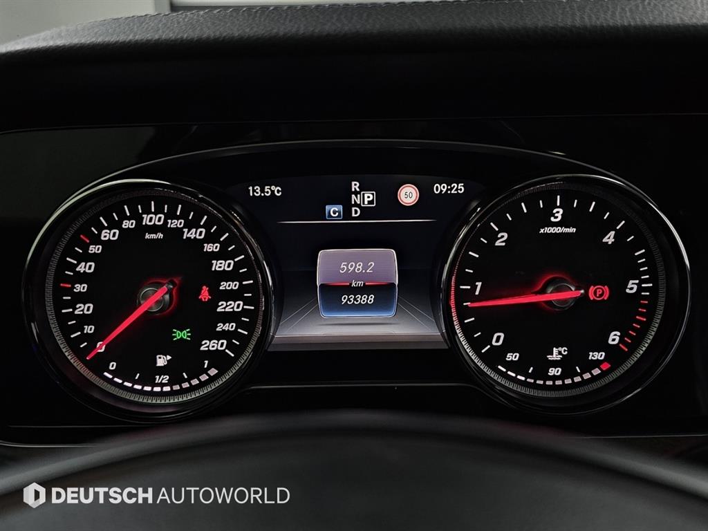 Mercedes Benz E class - Vista 8